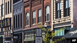 法戈城内商业街上的建筑