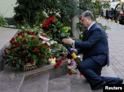 Ukraine's President Petro Poroshenko lays flowers to pay tribute to the victims of the Bastille Day truck attack in Nice, in front of the French embassy in Kiev, Ukraine, July 15, 2016.