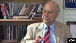 Amb. Akbar Ahmed talks to VOA's Deewa Service in Washington, D.C,, Sept. 23, 2015.