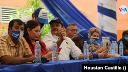 Usando camisa blanca, el líder campesino Medardo Mairena aparece en el centro de la fotografía durante una actividad política en 2021. [Foto Houston Castillo, VOA]