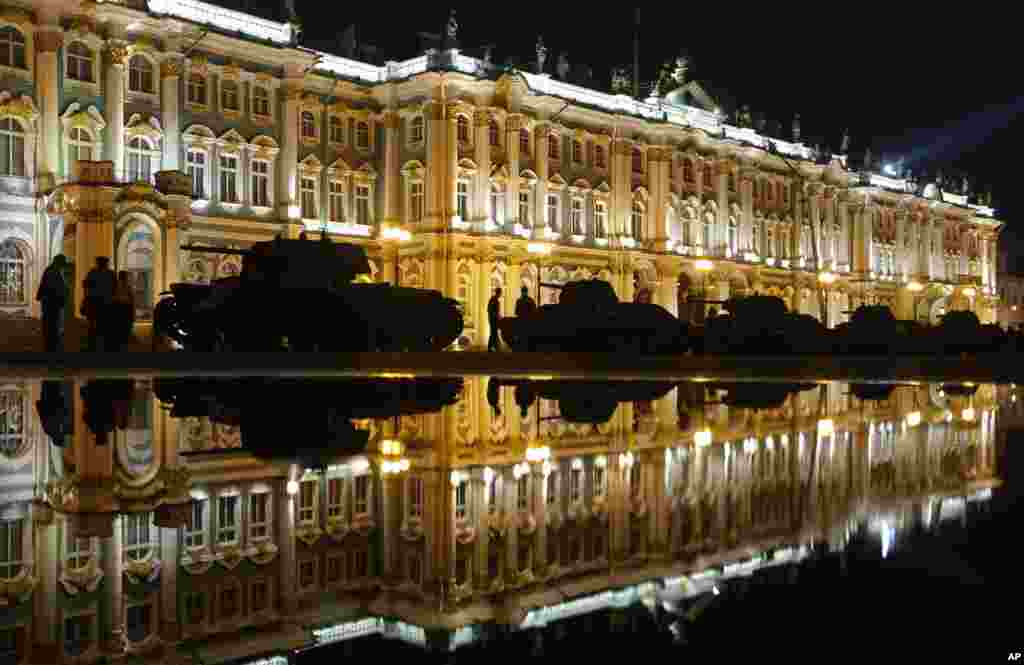 St. Petersburg Dvortsovaya Meydanı.