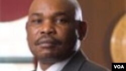 Law professor Makau Mutua writes articles critical of Kenya's president and deputy president in Kenya newspapers 