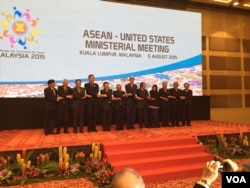 Representatives shake hands at the ASEAN-US Ministerial Meeting in Kuala Lumpur, Malaysia, August 5, 2015. (Pamela Dockins/VOA News)