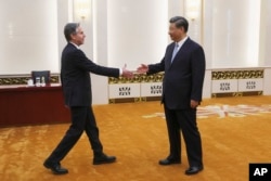 지난해 6월 중국을 방문한 토니 블링컨 미 국무부 부장관이 시진핑 중국 국가주석과 악수를 나누고 있다. (자료사진)