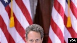 Timothy Geithner también se quejó de robo generalizado de propiedad intelectual en China.