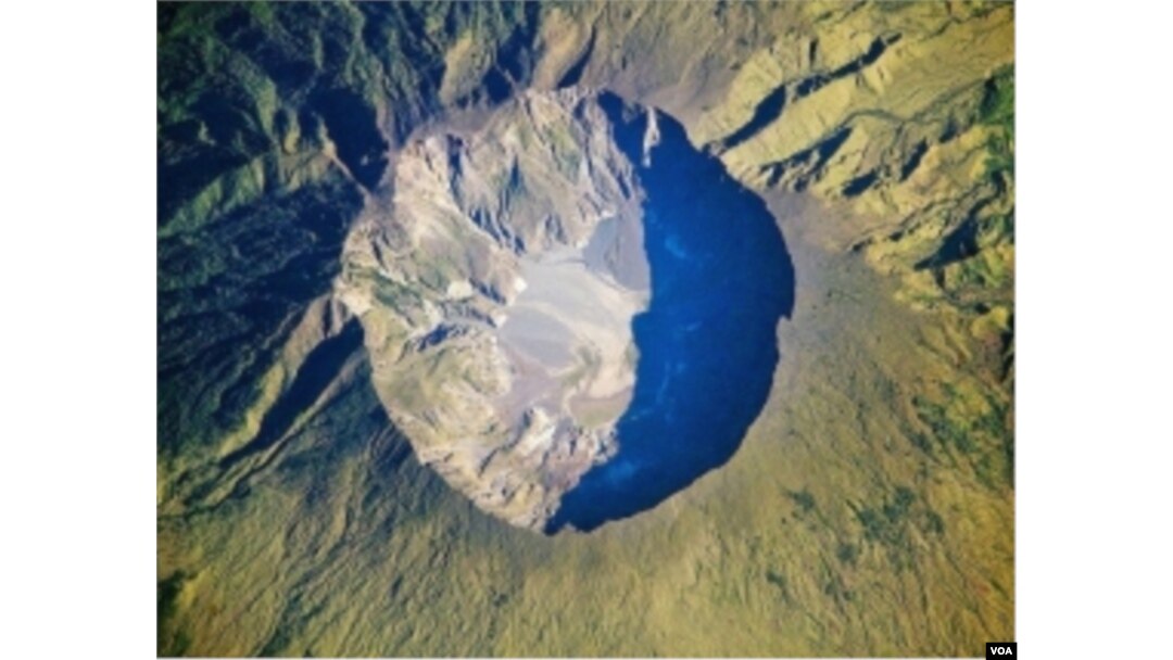Gunung Tambora di Pulau Sumbawa, provinsi Nusa Tenggara Barat pernah meletus tahun 1815.