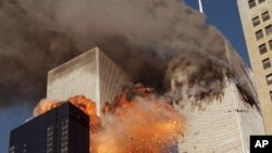 지난 2011년 9.11 테러 당시 세계무역센터 건물이 화염에 휩싸였다. 