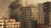 Cidade de Gaza, 15 de Maio, 2021, queda de um prédio atingido pelo ataque aéreo