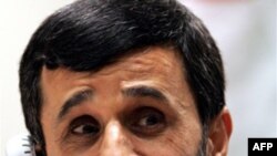 Tổng thống Iran Mahmoud Ahmadinejad tố cáo Hoa Kỳ ngụy tạo cáo buộc để gây chia rẽ giữa Tehran và Ả Rập Xê-út.