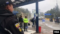 María Paula Romo, quien es la segunda en mando en Ecuador, indicó que los venezolanos también pueden asistir a las oficinas consulares del Ecuador en otros países para tramitar la visa o hacer el trámite en línea.