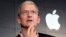 Tim Cook dice que el software que busca el FBI "es demasiado peligroso de crear".