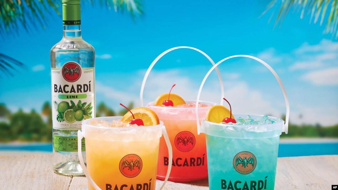 Applebee's lanza los nuevos baldes de ron Bacardí en tres sabores tropicales llenos de estilo isleño. (Foto: Business Wire).