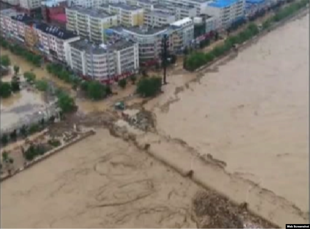 中国西北陕西省榆林市本周遭洪水袭击（2017年7月26日）。