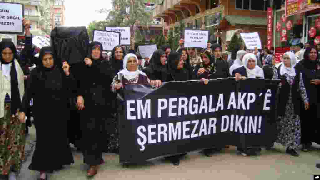 Roja Cîhanî ya Dayikan li Dîyarbekirê