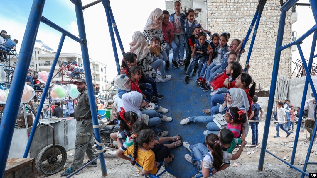Anak-anak Suriah merayakan Idul Fitri tahun lalu di Idlib, Suriah utara (foto: dok). 