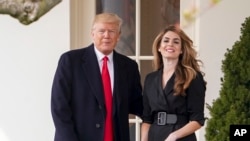 Tổng thống Donald Trump và cựu giám đốc Truyền thông Tòa Bạch Ốc, Hope Hicks, ngày 29/3/18.