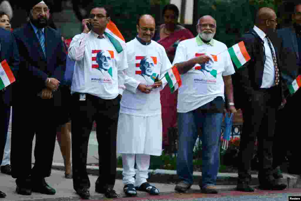 Supporters gather to greet India's Prime Minister Narendra Modi as he pays homage at the Mahatma Gandhi Statue in front of the Indian Embassy in Washington, Sept. 30, 2014. 