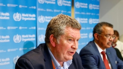  Ông Mike Ryan, chuyên gia khẩn cấp hàng đầu của WHO (trái) và Tổng giám đốc Tedros Adhanom Ghebreyesus tại cuộc họp báo ở Geneva, ngày 6/2/2020. 