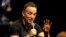 Bruce Springsteen berbicara kepada wartawan sebelum konsernya di Cape Town, Afrika Selatan. (Foto: Dok)