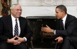 2010년 12월 1일 바락 오바마 미국 대통령이 백악관에서 콜린 파월 전 국무장관과 대화하고 있다.