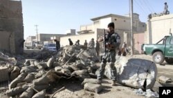 8일 아프가니스탄 칸다하르주의 자살폭탄 공격 발생 현장. 경찰관 3명이 사망했다.