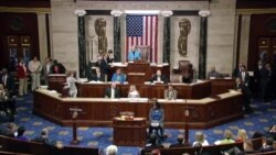 美国众议院为移民法案投票推迟休假