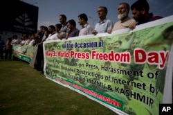 Pakistani Kashmiris stage a rally on the occasion of World Press Freedom Day outside the National Press Club in Islamabad, Pakistan, May 3, 2018. Protesters condemned killings of Indian Kashmiris and media black out by Indian authorities.