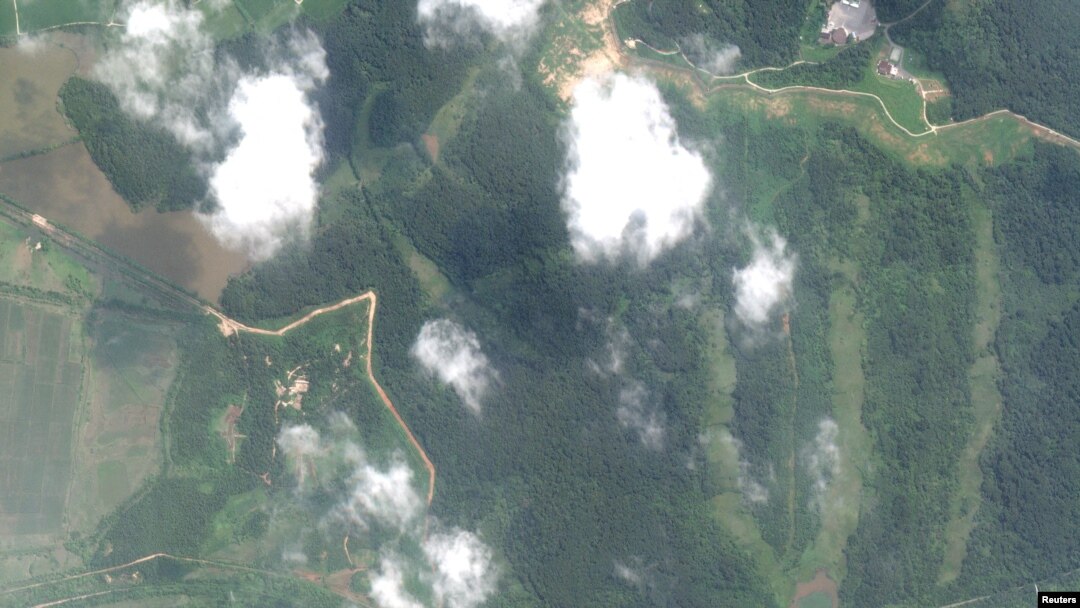 Vista de un paso fronterizo entre las ciudades de Kaesong, en Corea del Norte, y Paju, en Corea del Sur, el 5 de agosto de 2024 en esta imagen satelital. 