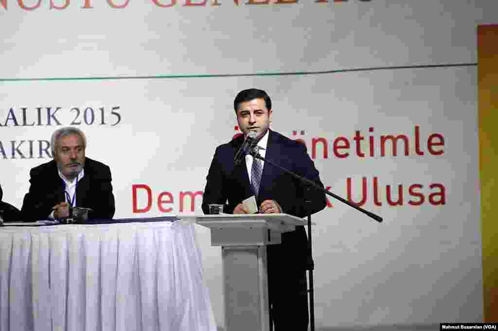 Demokratik Toplum Kongresi toplantısı, Diyarbakir 26 Aralık, 2015