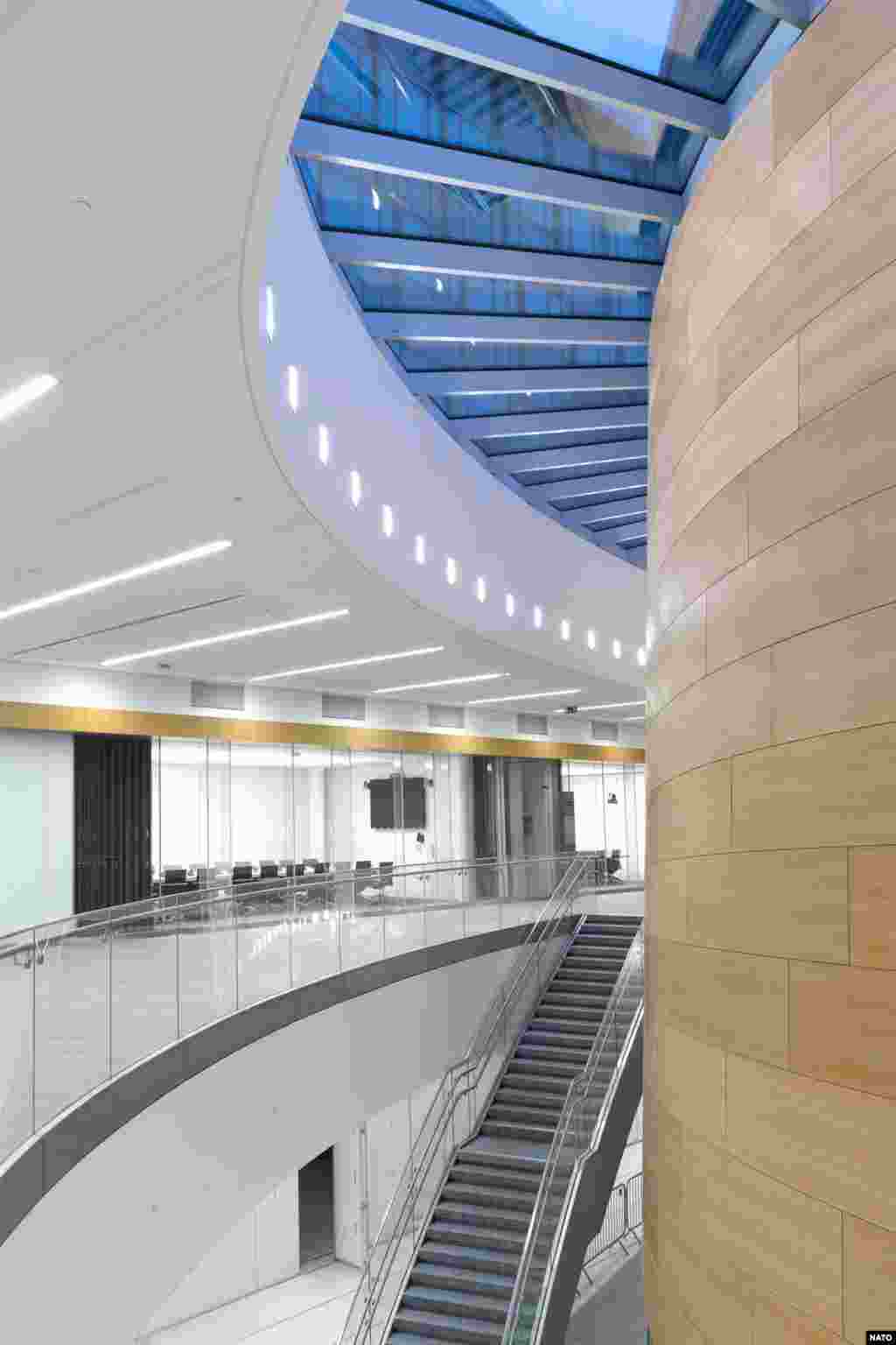 Stakleni prozori će maksimalno koristi sunčevu svetlost kao energetski izvor.