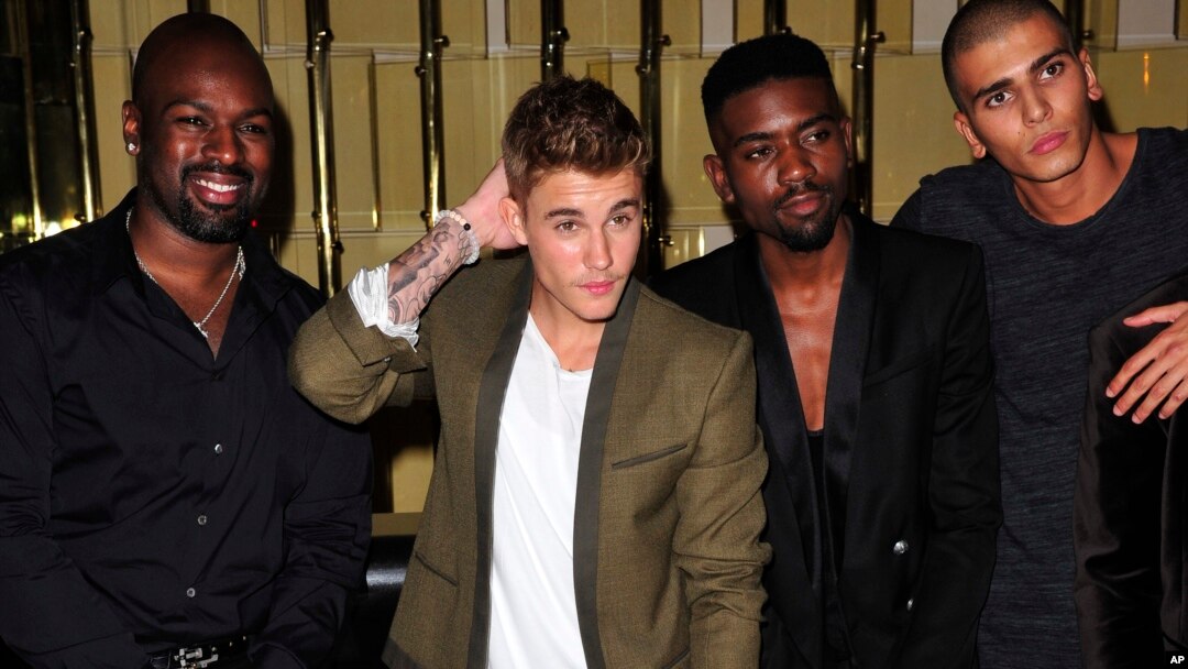 Penyanyi Justin Bieber pada sebuah acara di Paris, September 2014. (AP/Zacharie Scheurer)