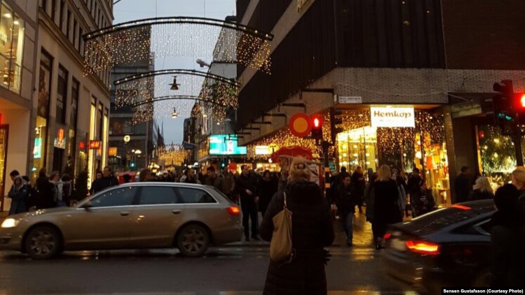 Lokasi pejalan kaki di sekitar mall Ahlens di Drottninggatan, Stockholm, yang difoto Sensen ketika belanja Natal Desember 2016 lalu.