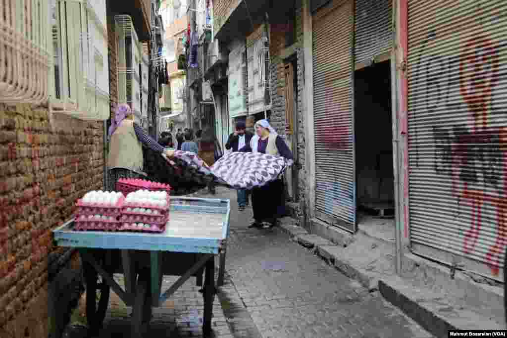 Images from the historic Sur neigborhood of Diyarbakir in southeastern Turkey after clashes between the security forces and members of the pro-Kurdish youth gangs that brought the town's economy to a standstill