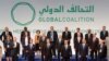 Госсекретарь Энтони Блинкен с участниками конференции Глобальной коалиции по борьбе с «Исламским государством». 27 июня 2021 г. 