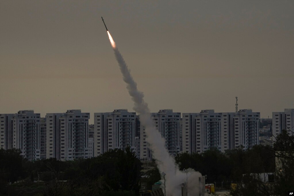 Запуск ракети з установки Iron Dome, Ашкелон, Ізраїль, 11 травня 2023. AP Photo/Ariel Schalit, File