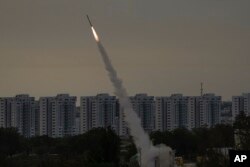 Запуск ракети з установки Iron Dome, Ашкелон, Ізраїль, 11 травня 2023. AP Photo/Ariel Schalit, File