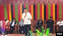 Cawapres Jusuf Kalla melakukan kampanye perdana dengan memberikan orasi politik di Tidjue Pidie, Aceh hari Kamis (5/6).