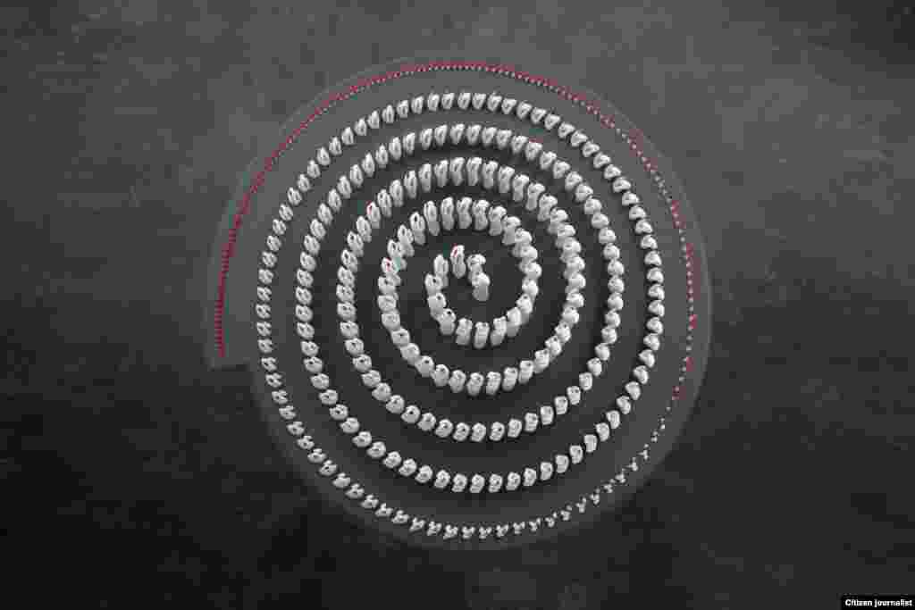 Derketina ji derve yan ji Dimokrasiyê 2