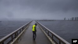 “德尔塔”飓风10月9日逼近路易斯安那州沿海地区。