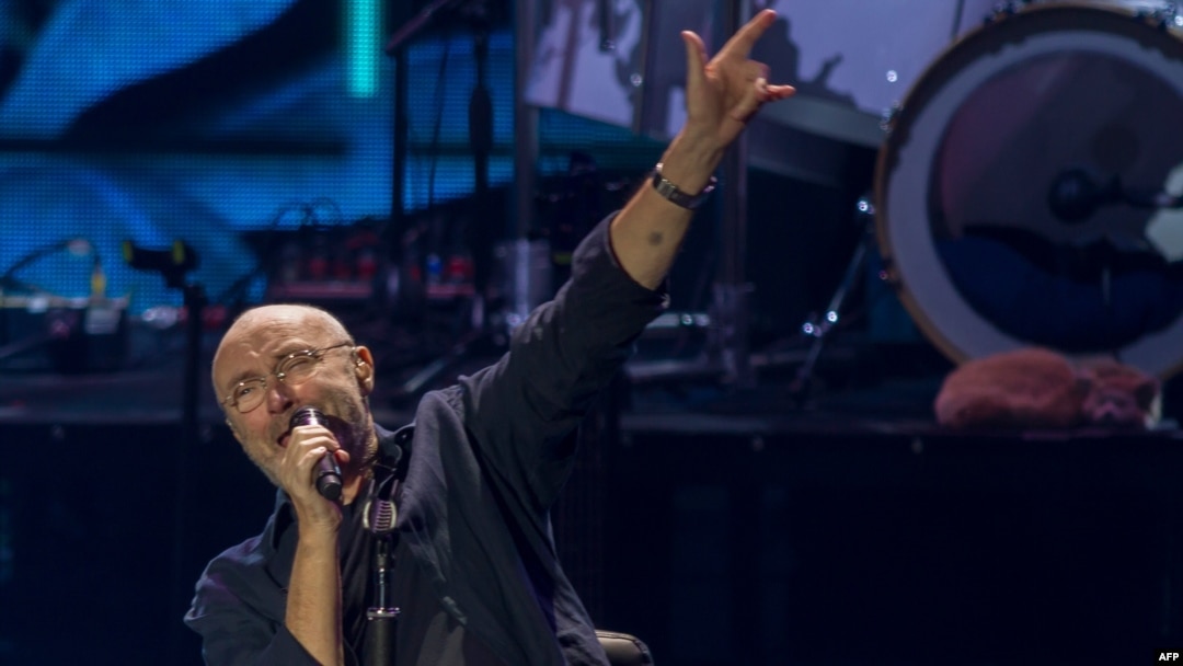 Penyanyi Inggris Phil Collins saat tampil di Auditorio Citibanamex di Monterrey, Meksiko, 6 Maret 2018. 
