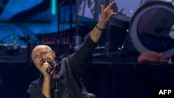 Penyanyi Inggris Phil Collins saat tampil di Auditorio Citibanamex di Monterrey, Meksiko, 6 Maret 2018. 