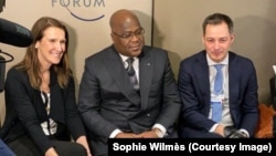 Président Félix Tshisekedi ya RDC (C) na bokutani na Premier ministre ya Belgique Sophie Wilmès (G) na likita ya nkita ya molongo na Davos, Suisse, 22 janvier 2020. (Twitter/Sophie Wilmès)