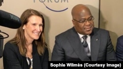 Président Félix Tshisekedi ya RDC (C) na bokutani na Premier ministre ya Belgique Sophie Wilmès (G) na likita ya nkita ya molongo na Davos, Suisse, 22 janvier 2020. (Twitter/Sophie Wilmès)