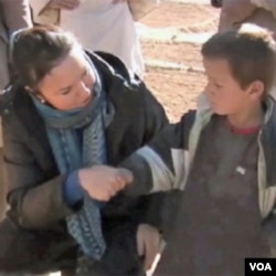 Heidi Kuhn sa afganistanskim dječakom