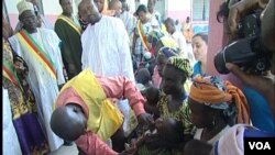 Nigerian refugees fleeing from the Islamist militant sect Boko Haram take shelter at the camp in Menowo Refugee Camp where 7,000 refugees live are suffering, in in Mayo Tsanaga Division, Cameroon, March 2014. (Moki Edwin Kindzeka/VOA)