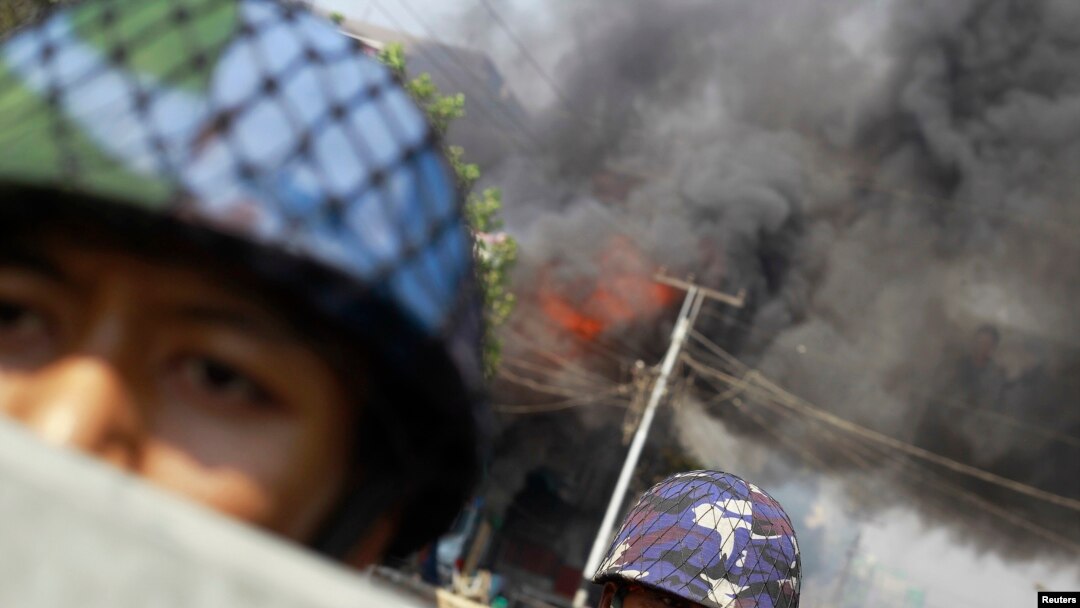 Polisi Burma yang diterjunkan ke kota Meikhtila dianggap tidak melakukan tugasnya untuk menindak tegas para pelaku kekerasan (22/3).