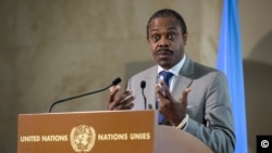 L'ancien ministre de la Santé de la RDC, Oly Ilunga, s'exprime lors d'une conférence de presse des Nations unies sur virus Ebola le 15 juillet 2019, à Genève. FABRICE COFFRINI / AFP