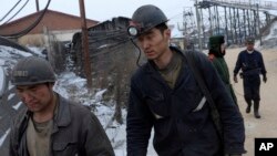 중국 탄광에서 광부들이 작업을 하고 있다. 