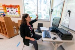 Christine Free teaches a remote music class at the Osborn School, Tuesday, Oct. 6, 2020, in Rye, N.Y. (AP Photo/Mary Altaffer)