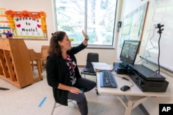 Christine Free teaches a remote music class at the Osborn School, Tuesday, Oct. 6, 2020, in Rye, N.Y. (AP Photo/Mary Altaffer)